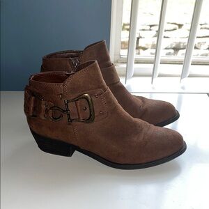 Carlos Santana size 7 zip up booties